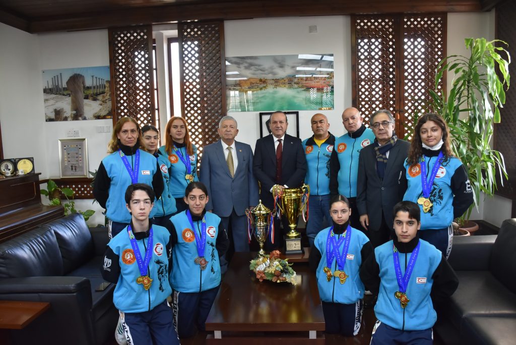 Ataoğlu, KKTC Taekwondo Milli Takımı’nı kabul etti