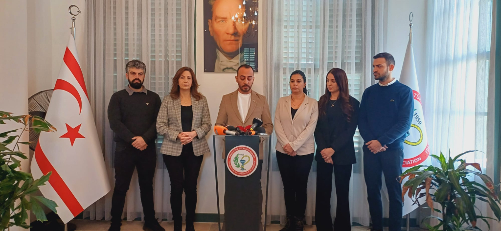 Eczacılar Birliği Yönetim Kurulu görevi bıraktı!