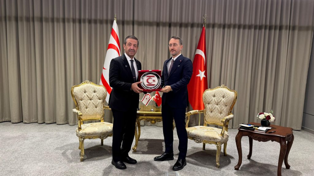 Dışişleri Bakanı Ertuğruloğlu, Türkiye Cumhurbaşkanlığı İletişim Başkanı Altun ile görüştü