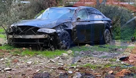 Geçitkale-Tatlısu yolunda kaza: Kontrolden çıkan araç bahçeye savruldu