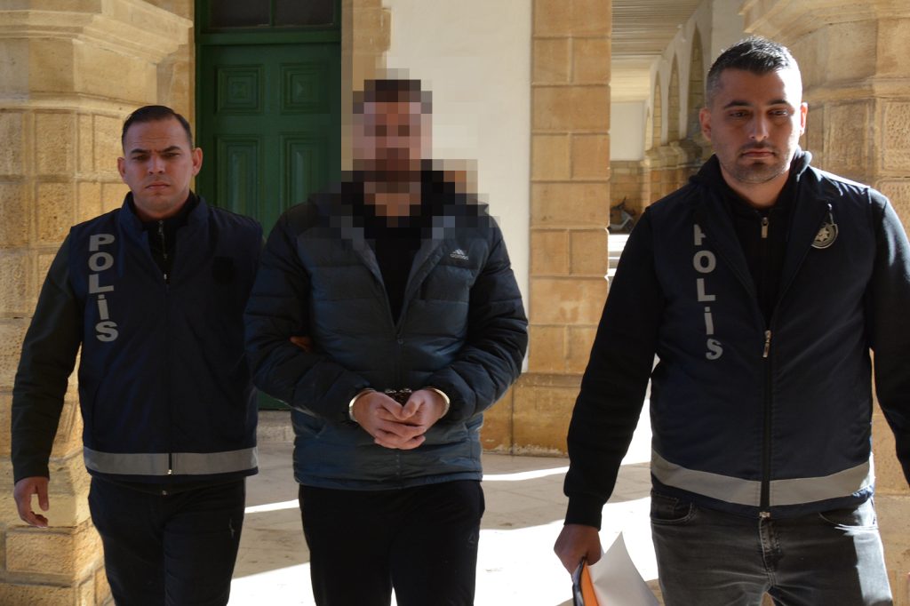 Gemikonağı’nda Kasti Hasar ve Darp Suçlamasıyla Tutuklanan Zanlı Mahkemeye Çıkarıldı