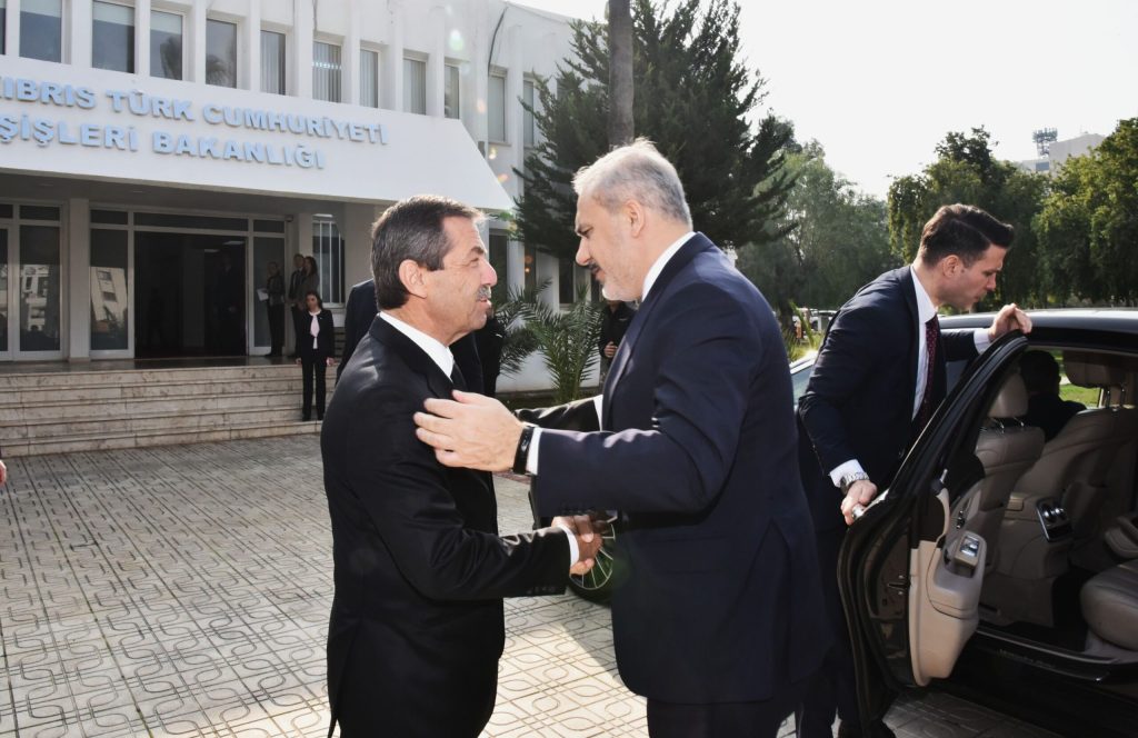 KKTC’ye gelen Fidan mevkidaşı Ertuğruloğlu ile bir araya geldi