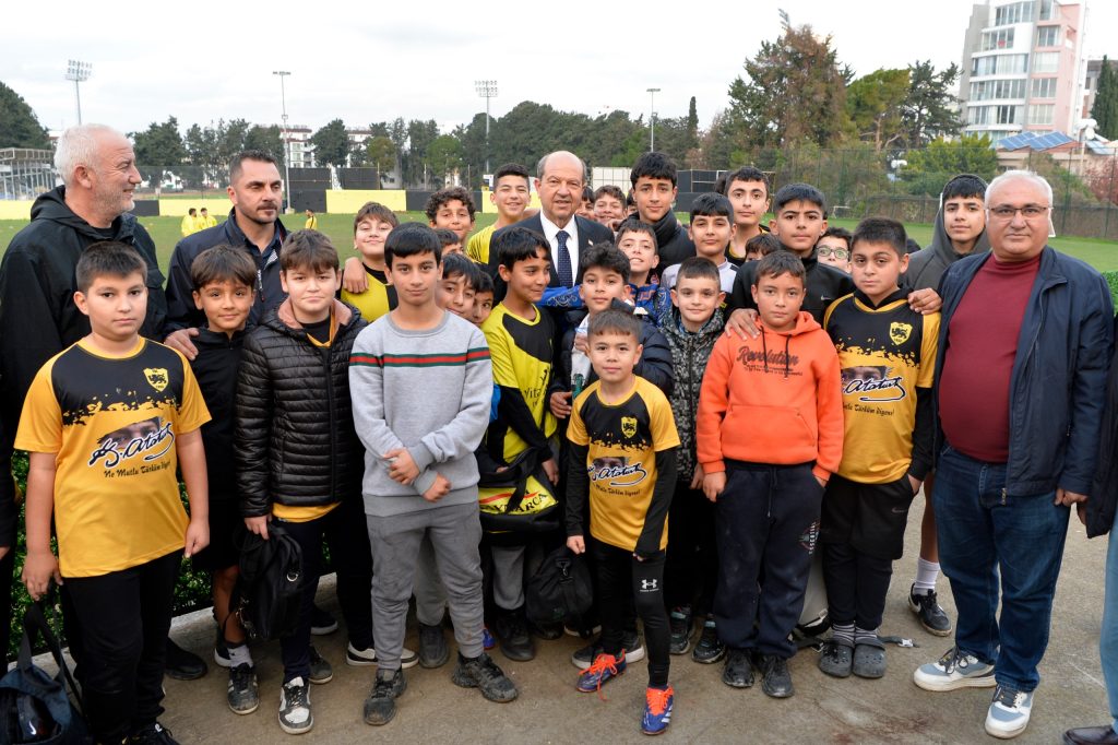 Tatar, Türk Ocağı Limasol Spor Kulübü’nü ziyaret etti