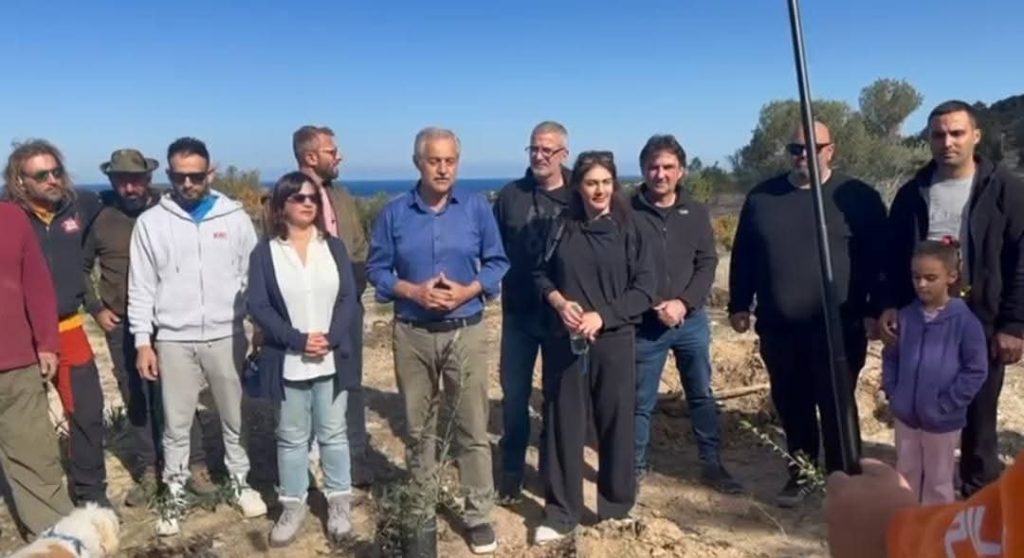 Pilot Özcezarlı anısına Tatlısu’da fidan dikildi