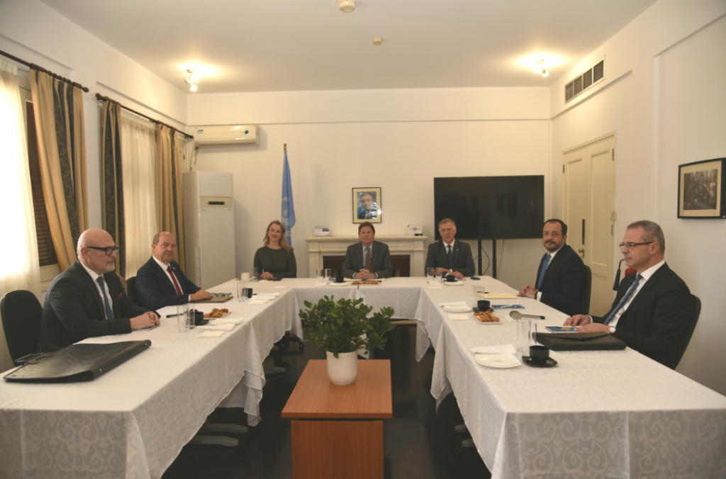 Liderlerin ara bölgedeki görüşmesi başladı