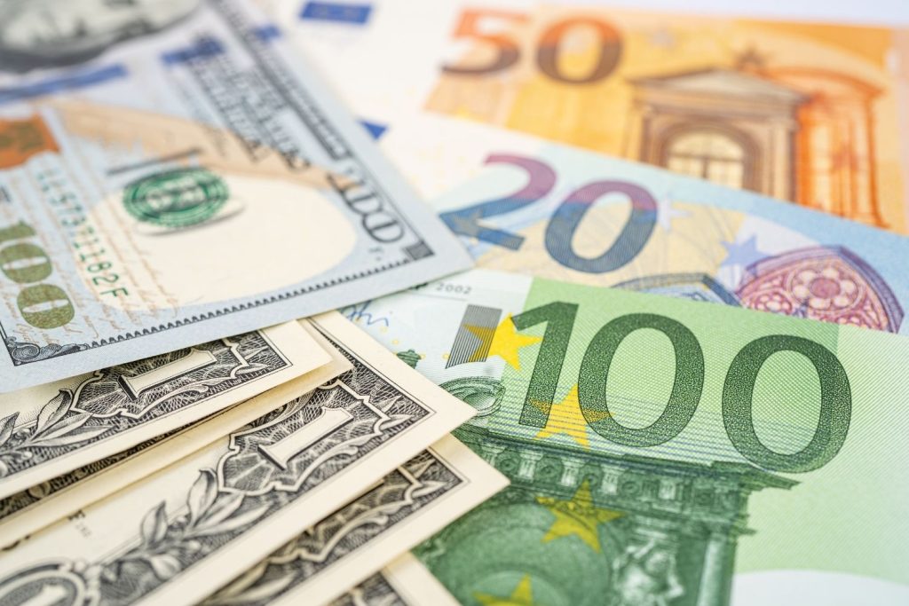 Dolar ve Euro rekor seviyede