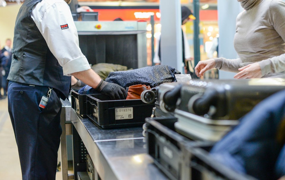 Ercan Havalimanı’nda bagajında 50 canlı tabanca mermisi bulunan kişi tutuklandı