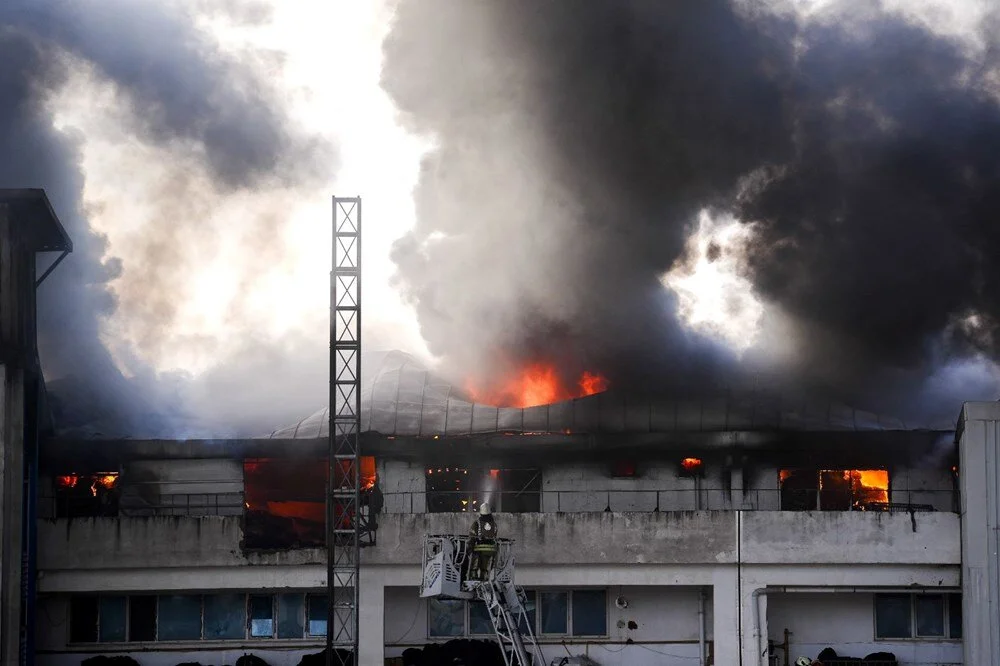 Sultanbeyli’de büyük yangın!