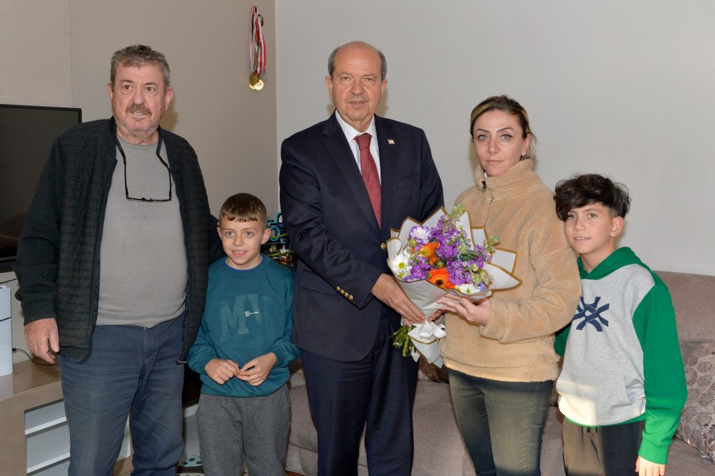 Cumhurbaşkanı Tatar, 6 Şubat depreminde hayatını kaybeden vatandaşların ailelerini ziyaret etti