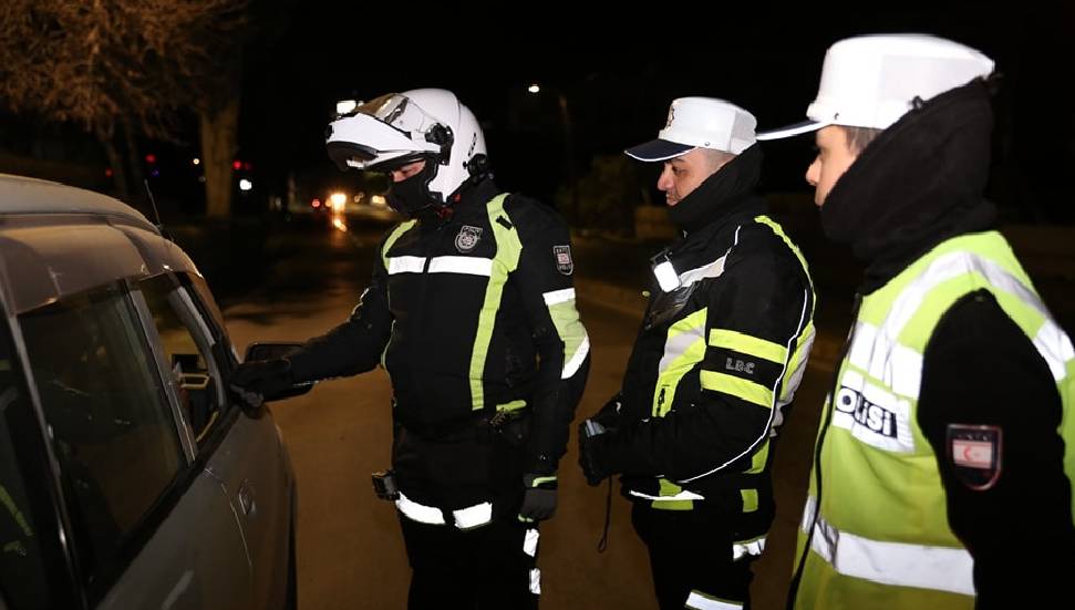 Ülke genelindeki trafik denetimlerinde 311 sürücü rapor edildi