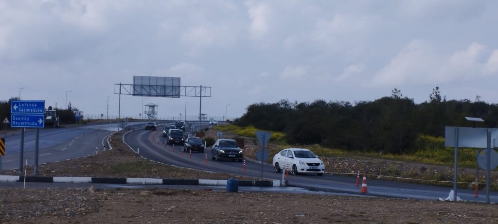 Ercan Havalimanı yolunda asfaltlama çalışmaları devam ediyor