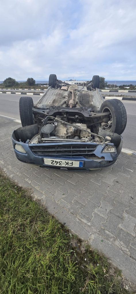 Girne-Alsancak çevre yolunda bir araç takla attı…Yaralanan olmadı