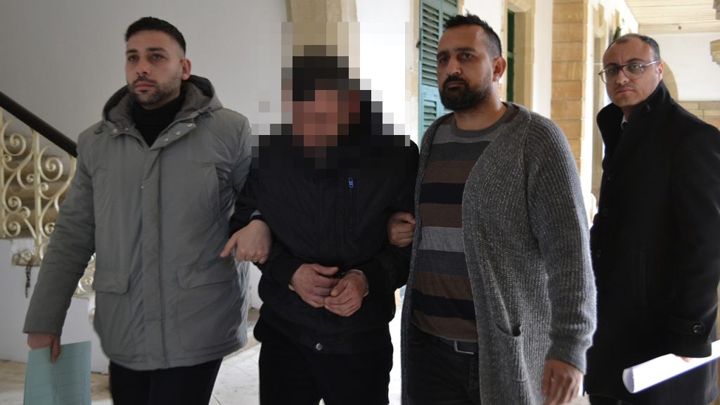 Kanunsuz uyuşturucu madde hintkeneviri ithal ve tasarrufu suçundan tutuklanadı