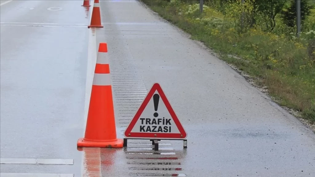 Kumyalı-İskele ana yolunda zincirleme kaza… 4 yaralı var