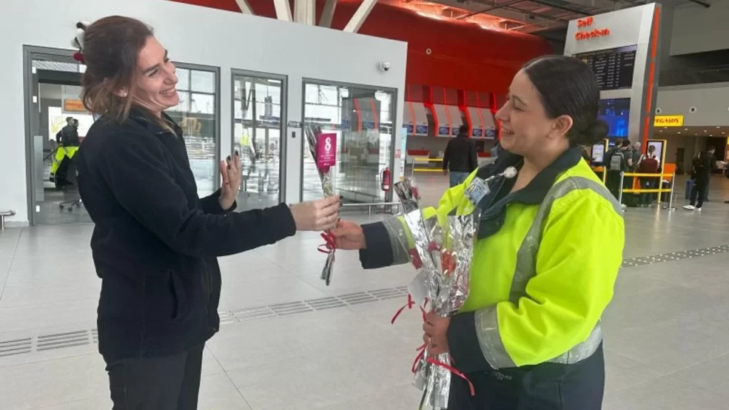 Ercan Havalimanı’nda kadınlar unutulmadı