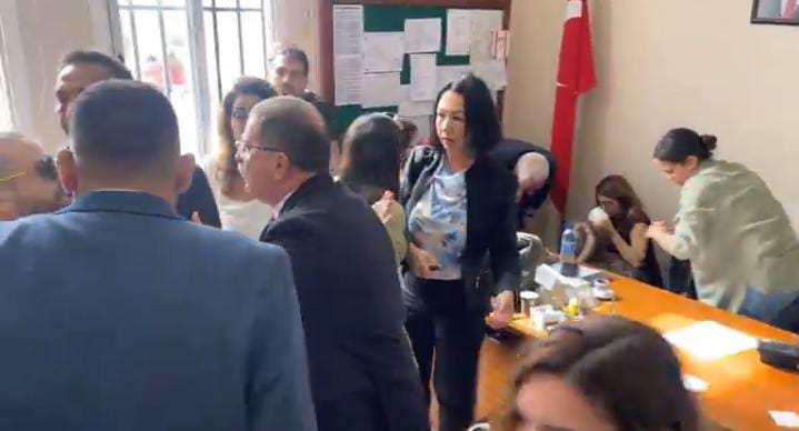 İrsen Küçük Ortaokulu’nda ‘Başörtüsü’ Krizi Büyüyor: Müdür Baygınlık Geçirdi