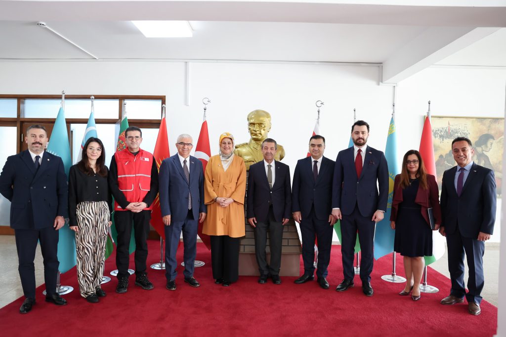 Dışişleri Bakanı Ertuğruloğlu, Türk Kızılay heyetini kabul etti