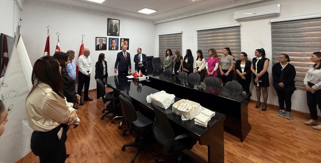 Sağlık Bakanı Dinçyürek, bakanlık personelinin bayramını kutladı