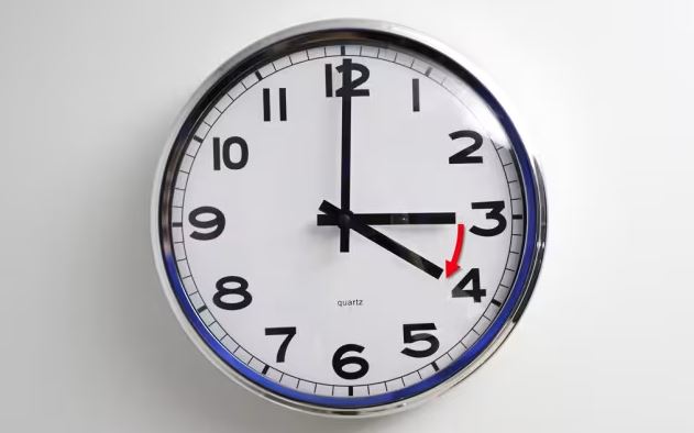 Yaz saati uygulaması başladı: Saatler bir saat ileri alındı