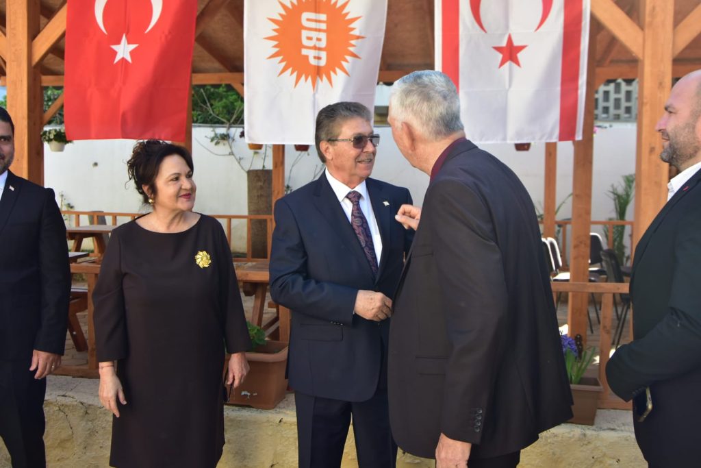 Başbakan Üstel, UBP’nin Köşklüçiftlik’teki Genel Merkezi’nde partililerle bayramlaştı