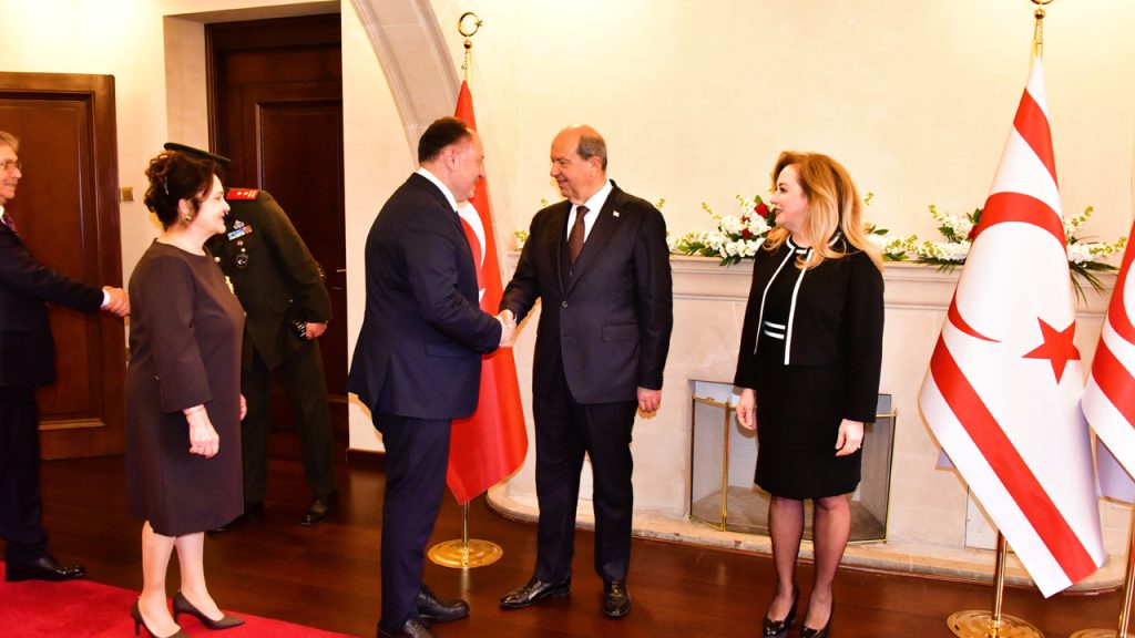 Cumhurbaşkanı Ersin Tatar ve eşi Sibel Tatar, halkla bayramlaştı