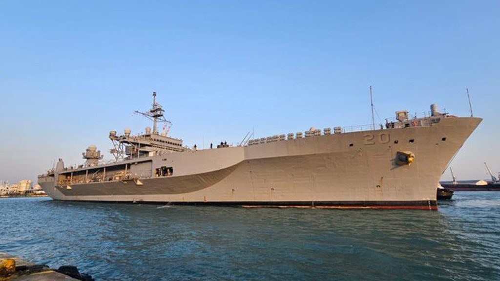 ABD 6’ncı filosunun amiral gemisi “USS Mount Whitney” Larnaka limanında