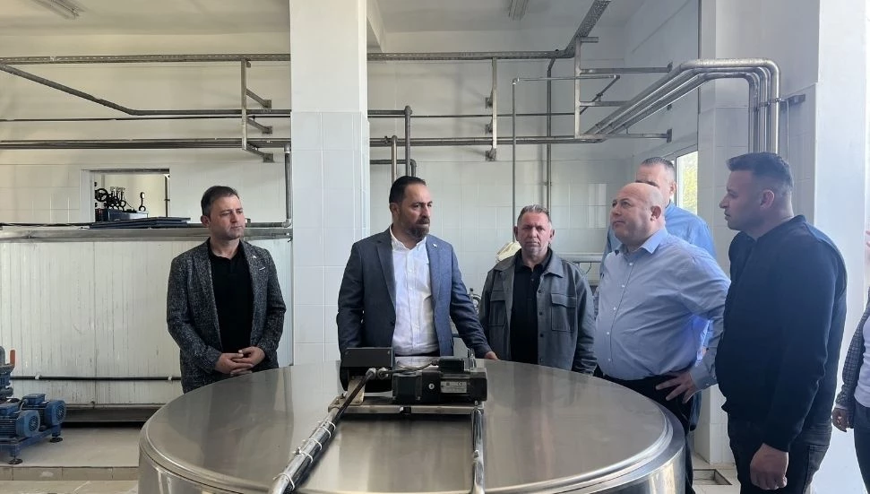 Hüseyin Çavuş, Dipkarpaz Süt Toplama Merkezi’ni ziyaret etti
