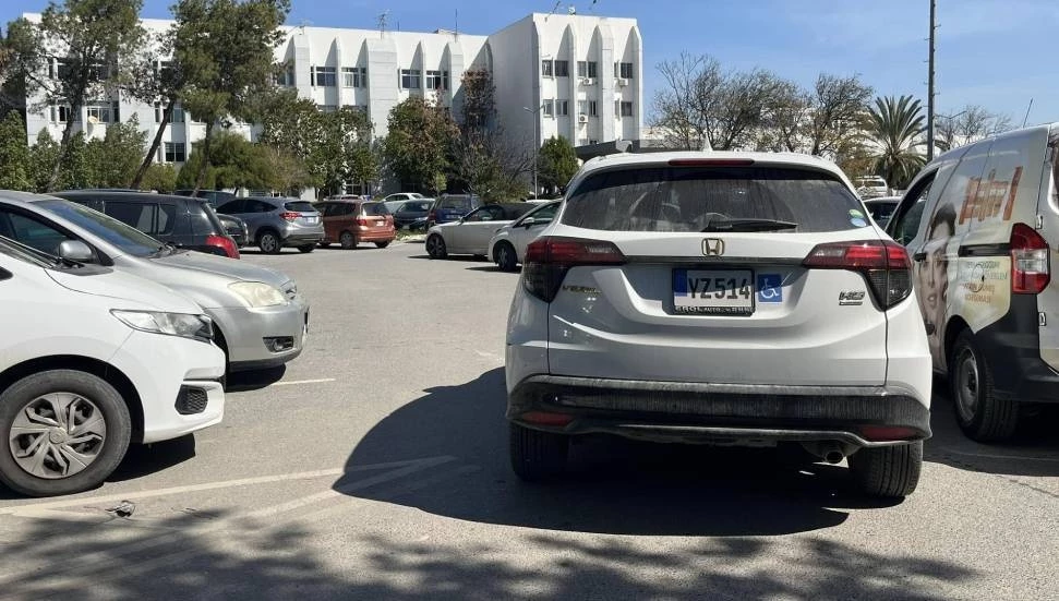 Fide Kürşat’tan hastane otoparkındaki kaosa tepki: Baştan tırnağa sorumsuzluk