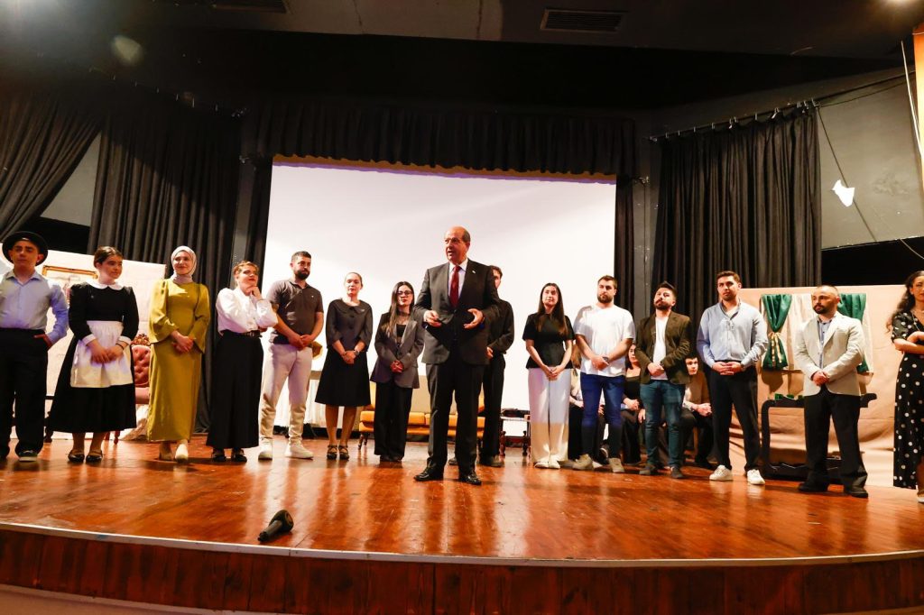 Cumhurbaşkanı Tatar, “Latif Bey” tiyatro oyununu izledi