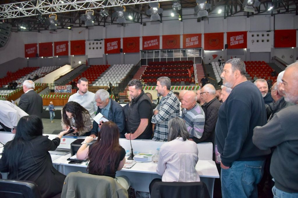 CTP’liler 75 kişilik Parti Meclisi’ni belirlemek üzere oy kullanıyor