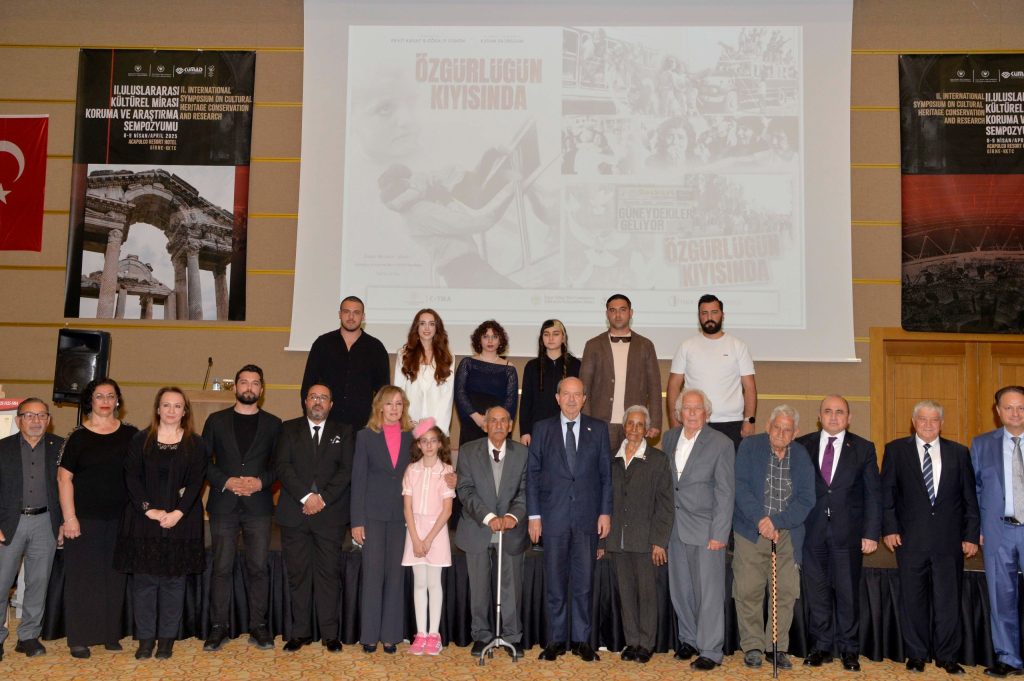 “Özgürlüğün Kıyısında” belgeselinin ilk gösterimi yapıldı… “Belgelerle Kıbrıs 1925-1984” sergisi açıldı