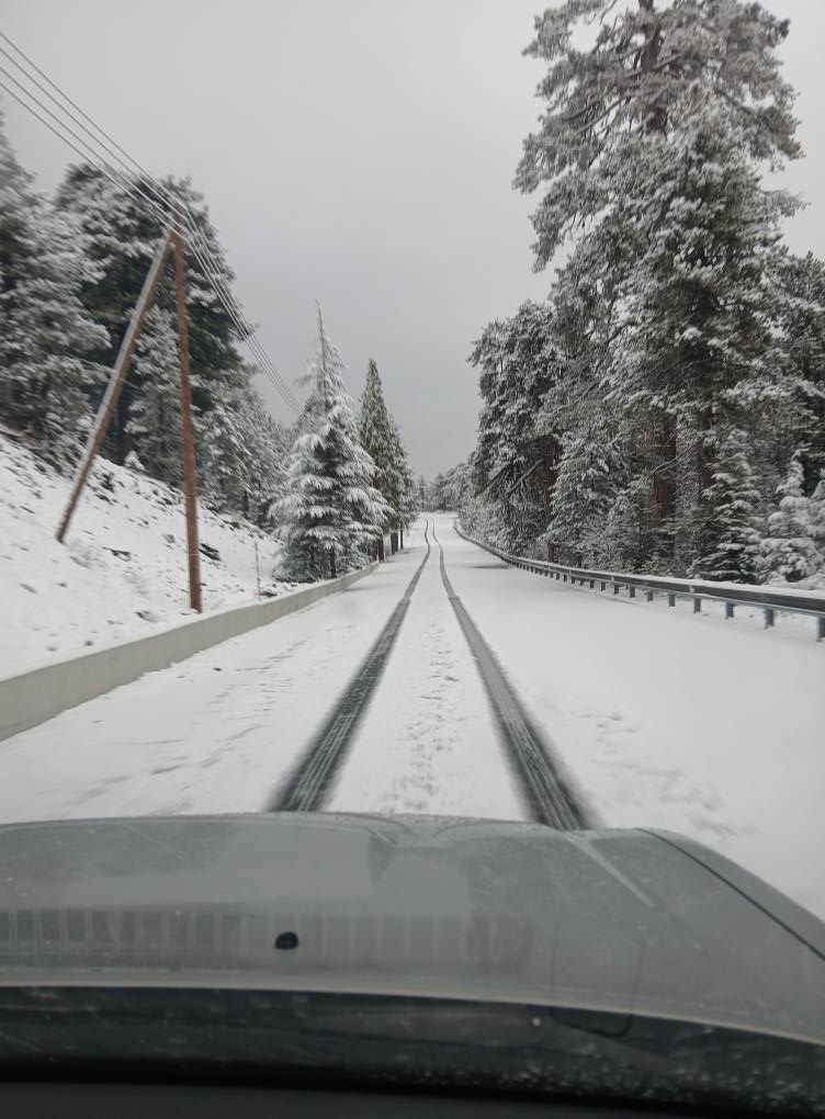 Trodos beyaza büründü