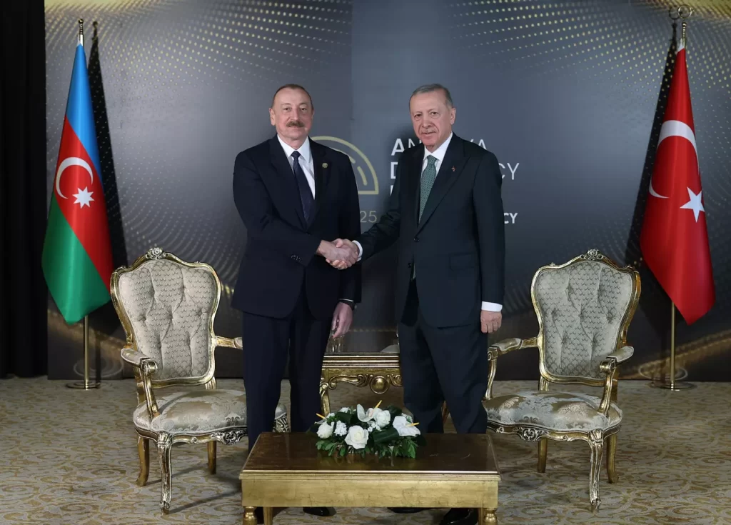 Erdoğan, Aliyev ile bir araya geldi