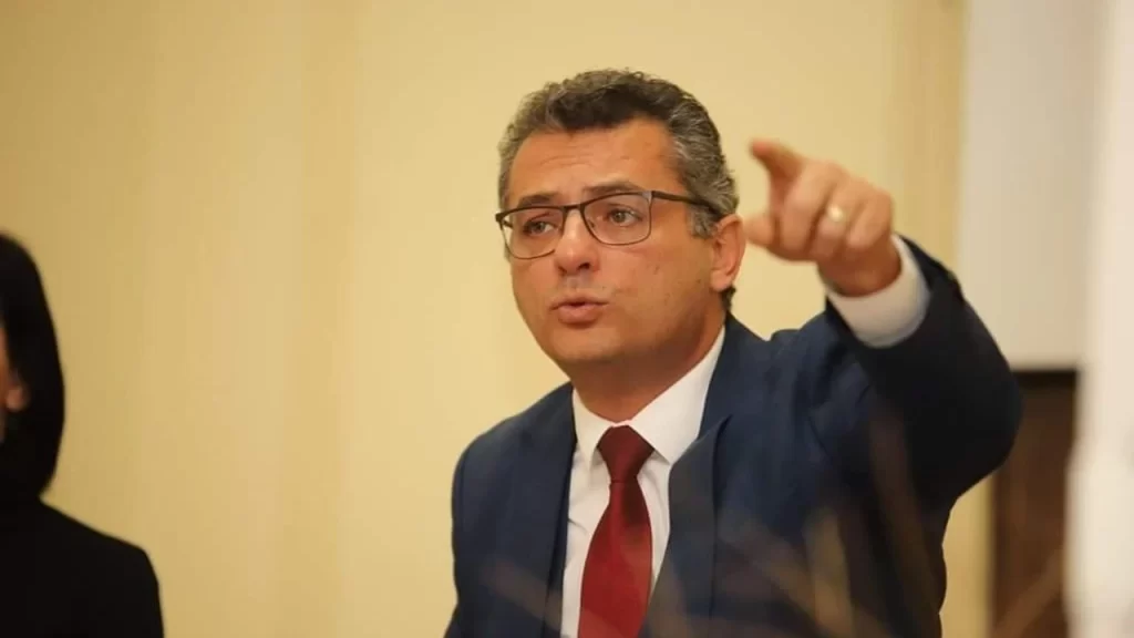 “Yapay bir sorunu bu hale getirdiler”