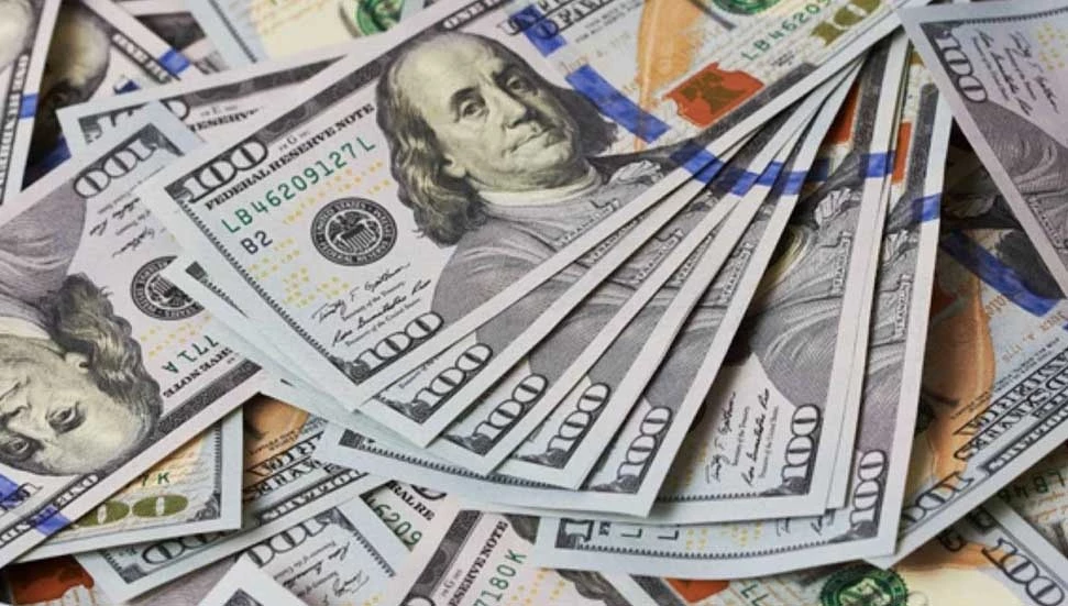 Euro 43.60, sterlin 49.90, dolar 38.10 TL’den işlem görüyor