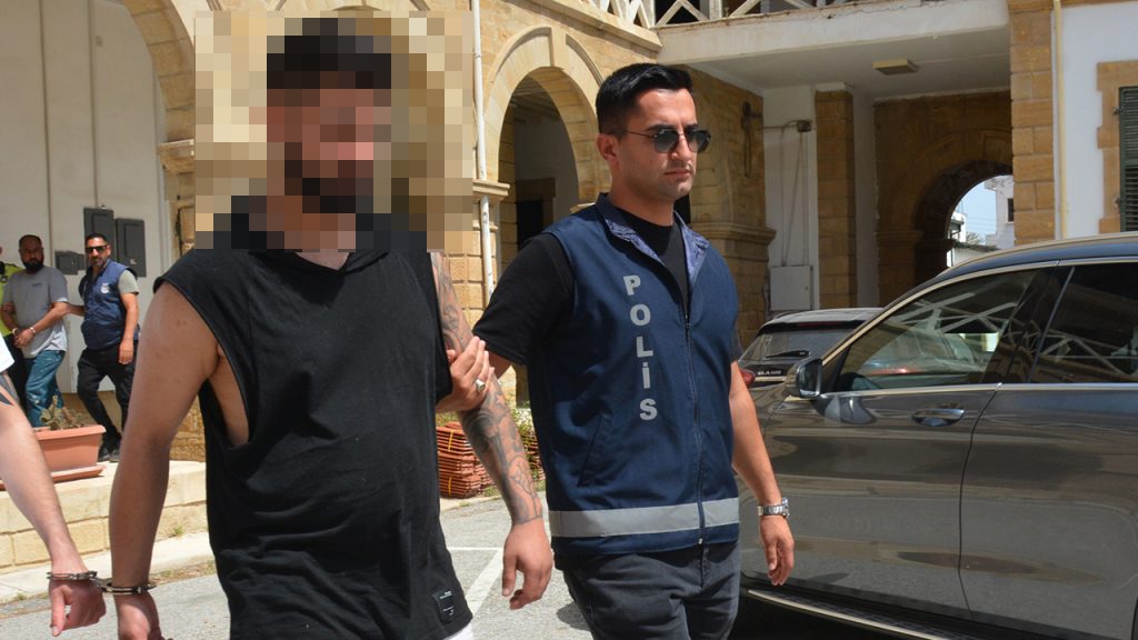Sevgilisine Vahşet Yaşattı: “Dua Etmedi” Diye Ayak Bileğini Kırdı