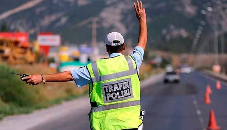 Trafik denetimlerinde 25 araç trafik men edildi…2 sürücü tutuklandı