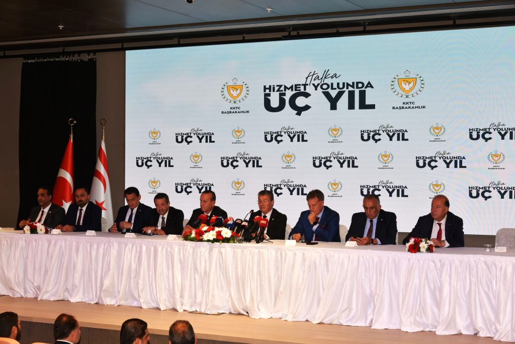 Hükümet yetkilileri, basın mensuplarının sorularını yanıtladı