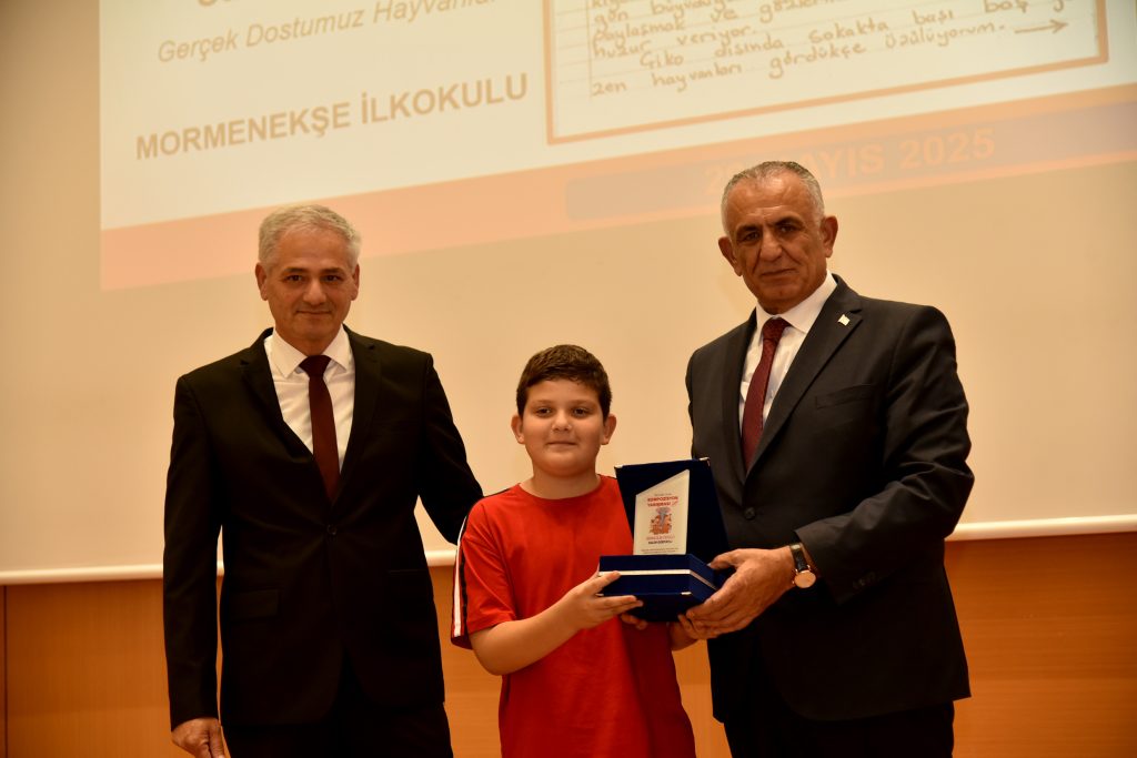İlkokul öğrencileri kompozisyonlarında hayvan sevgisini anlattı… Dereceye girenler ödüllerini törenle aldı