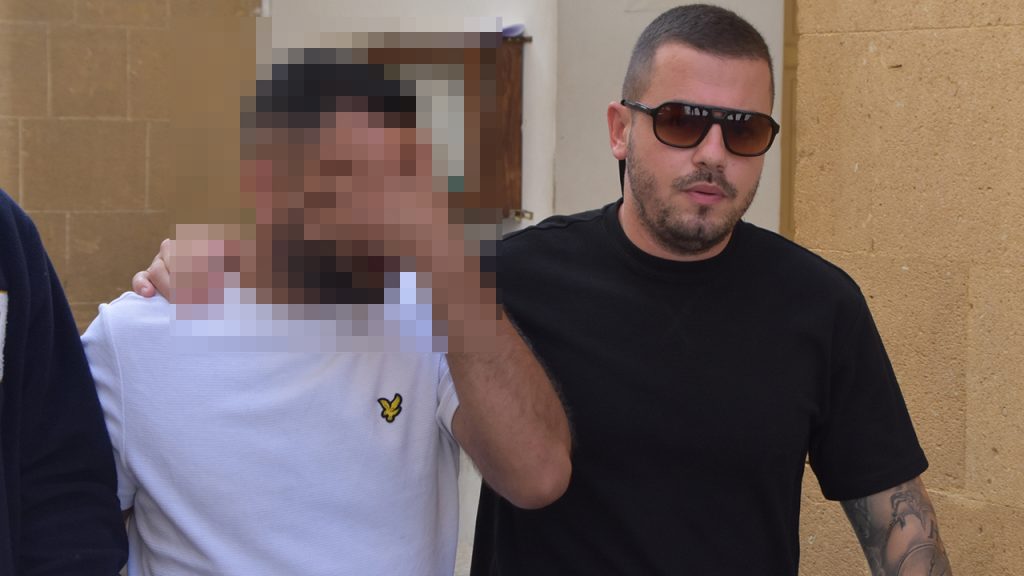 Girne Limanı’nda Şüpheli Turist: Cebinden Sarma Uyuşturucu Çıktı!