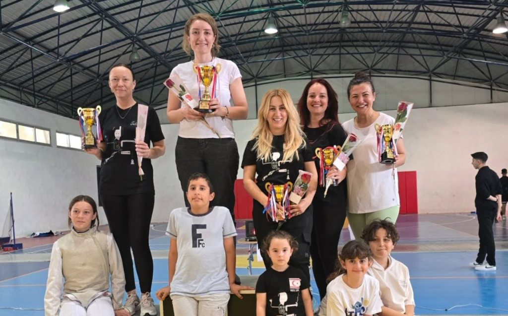 Anneler Günü’nde Eskrim Pistleri Ailelerin Oldu
