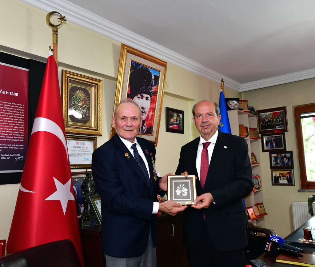 Cumhurbaşkanı Tatar, Türkiye Muharip Gaziler Derneği Trabzon şubesini ziyaret etti