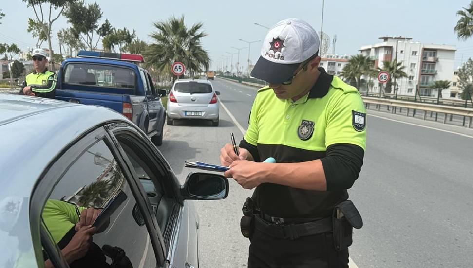 Trafik denetimlerinde 284 sürücü rapor edildi