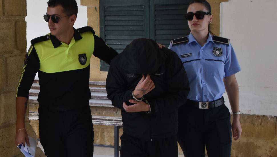 Misafirliğe gittiği evden hırsızlık yaptı