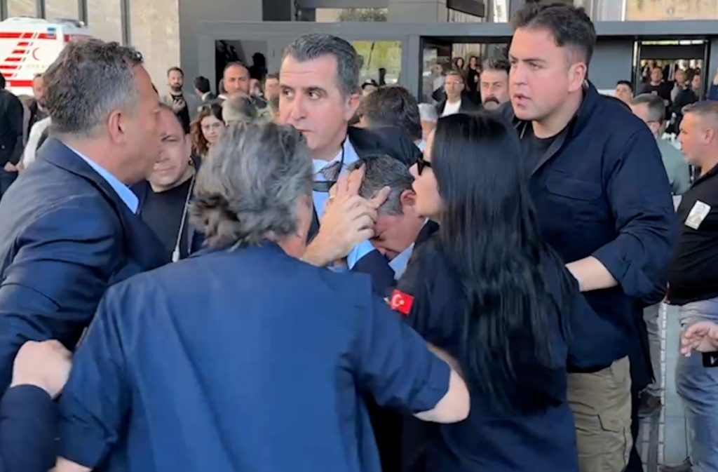 Özgür Özel’e yumruklu saldırı… İstanbul Cumhuriyet Başsavcılığı: Soruşturma başlatıldı