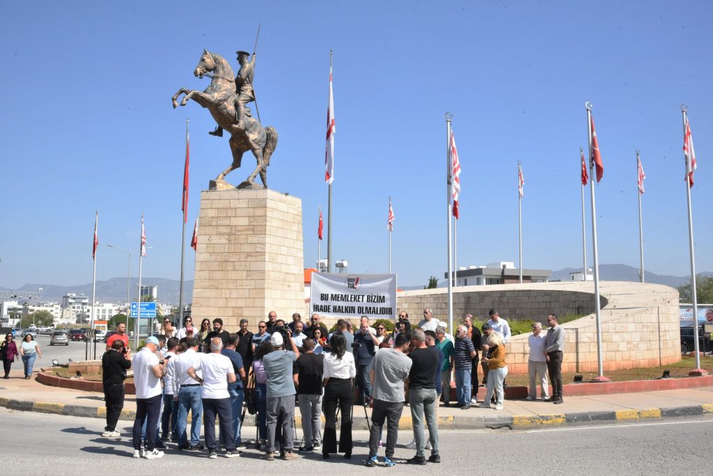 Sendikalardan Disiplin Tüzüğü ve tutuklamalara karşı eylem