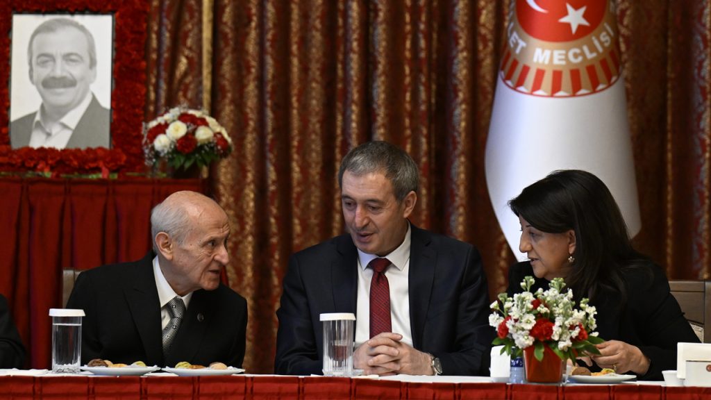 Bahçeli’den, Sırrı Süreyya Önder için DEM Parti’ye Meclis’te taziye ziyareti