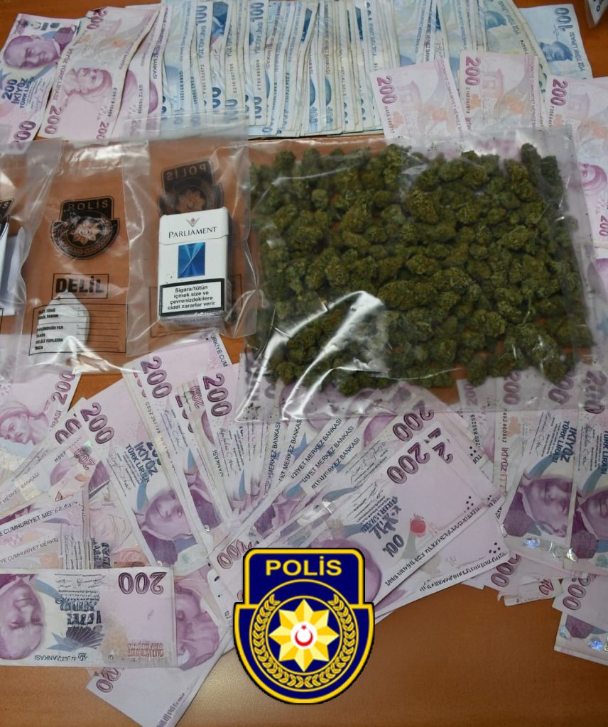 İskele’de araçlarında uyuşturucu ve 28 bin 155 TL nakit para bulunan dört kişi tutuklandı