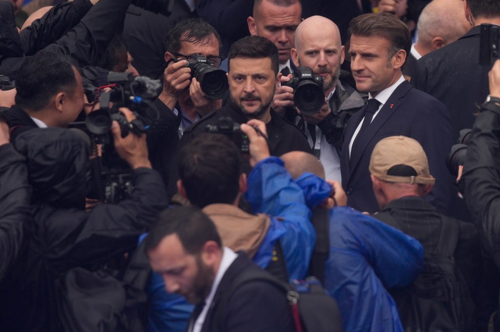 Zelenskiy: “İstanbul’daki görüşmelerden en azından ateşkesle başlayan bir sonuç alınmalı”