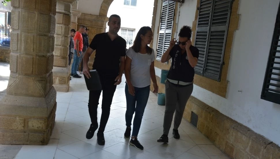 Lefkoşa’da hırsızlık: Kaçak zanlı, 12 bin sterlin, 3 bin 500 euro ve 415 bin TL çalmakla itham edildi